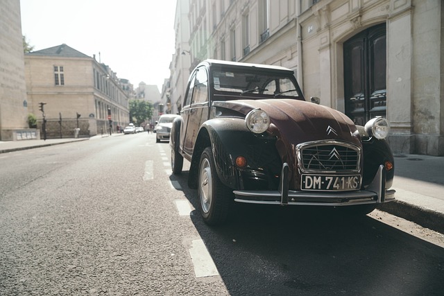 car-cars-vehicles-luxury-cars-640x480-12353332.jpeg