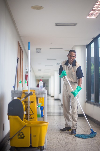 Gutter Clearing Burton, Gutter Clearing Near Me, Gutter Cleaners Burton Upon Trent