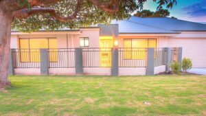 househouseshouse-sold-640x480-75102654.jpeg
