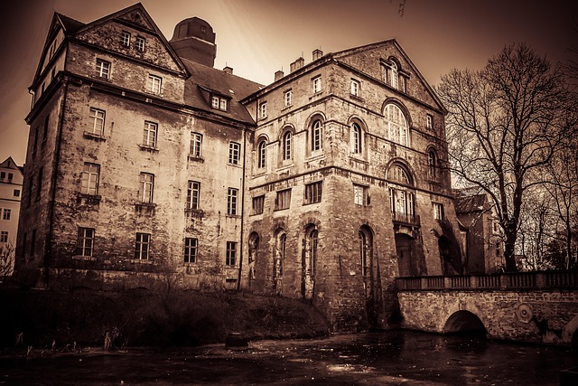 house-640x480-39015376.jpeg