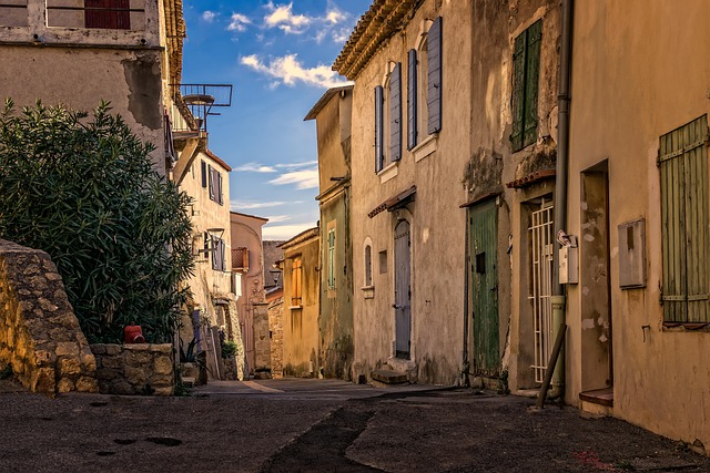 houses-640x480-93193066.jpeg