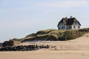 house-640x480-93451495.jpeg
