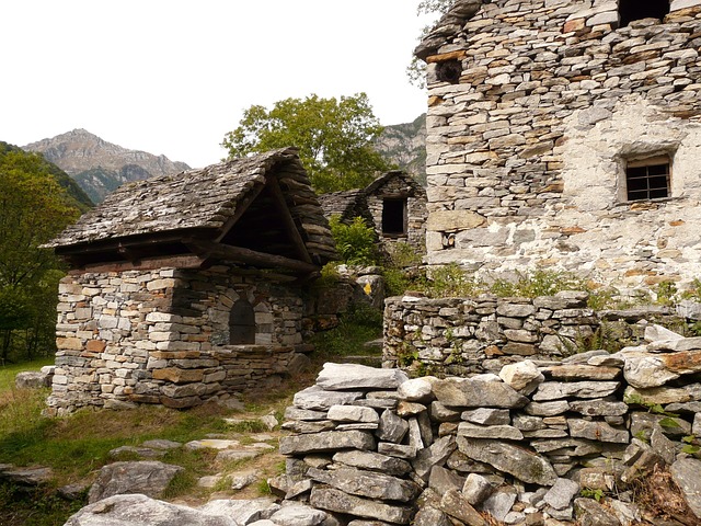 houses-640x480-66770229.jpeg