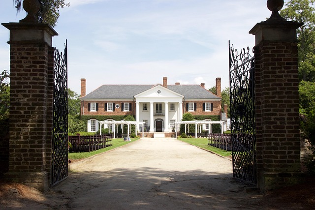 we-buy-houses-in-land-park-sacramento-640x480-55350142.jpeg