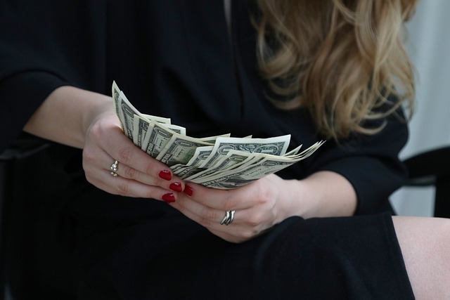 contact-us-get-a-cash-offer-in-24-hours-640x480-23112541.jpeg