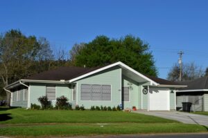 sell-house-in-bad-neighborhood-sacrament-640x480-77374672.jpeg